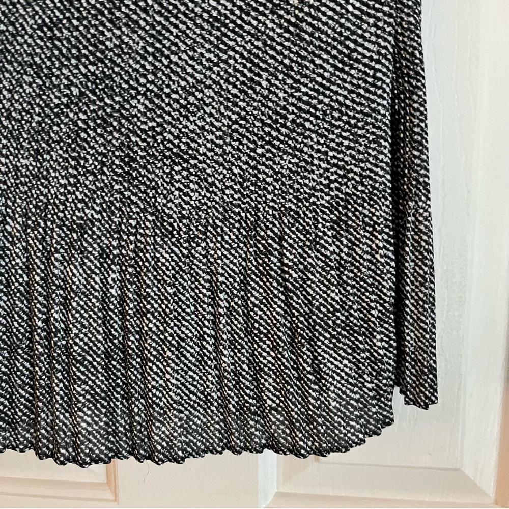 DKNY Deep Dark Blue White Tick Pleated Long Sleeveless Blouse Size M - Picture 3 of 10